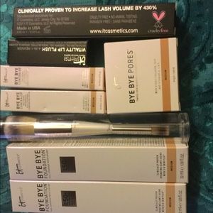 IT cosmetics 8 piece- brand new